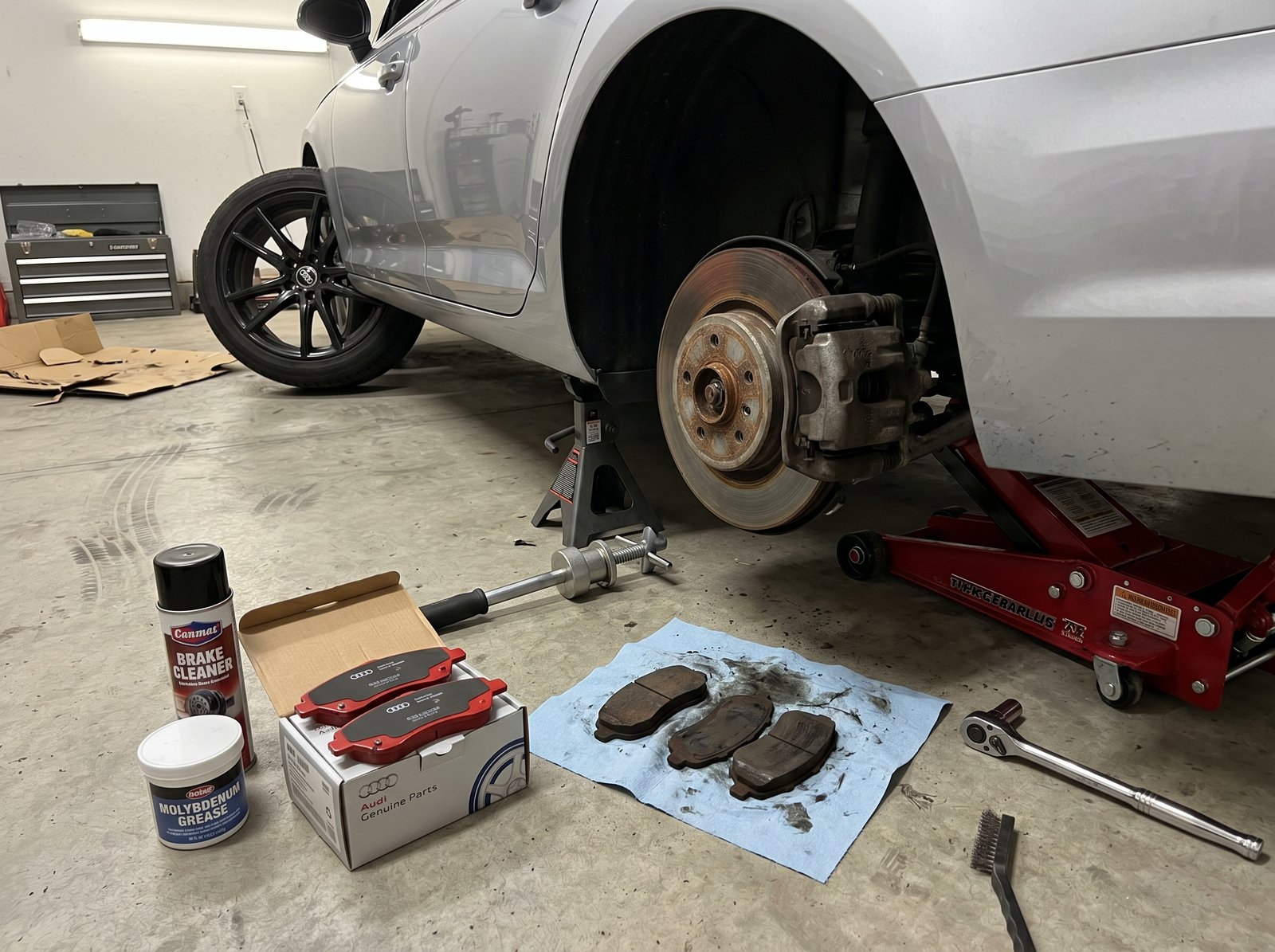 VAudi Rear Brake Pads Change